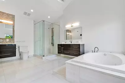 201 Atlantic Ave, Sunny Isles Beach, FL 33160 - Photo 34