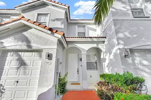 1007 NE 208th St, Miami, FL 33179 - Photo 2