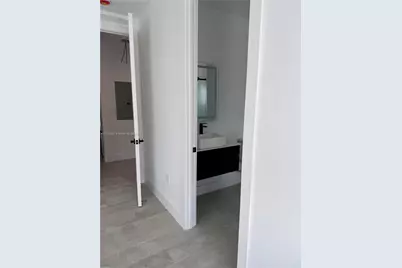 210 SE 10th St #A, Hallandale Beach, FL 33009 - Photo 22