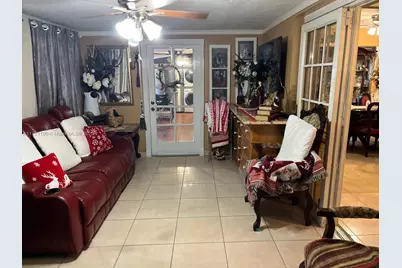 6760 W 6th Ct, Hialeah, FL 33012 - Photo 4