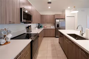4552 NW 83rd Path, Doral, FL 33166 - Photo 4
