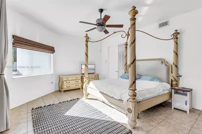 8135 NW 164th Ter, Miami Lakes, FL 33016 - Photo 24