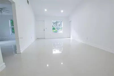 575 NW 49th St, Miami, FL 33127 - Photo 12