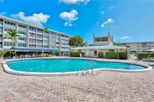 330 SE 2nd St, Hallandale Beach, FL 33009 - Photo 2