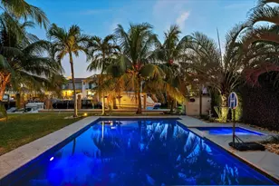 2104 NE 124th St, North Miami, FL 33181 - Photo 2