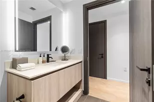 398 NE 5th St, Miami, FL 33132 - Photo 16