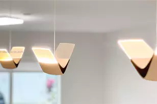 2555 NE 193rd St, Miami, FL 33180 - Photo 10