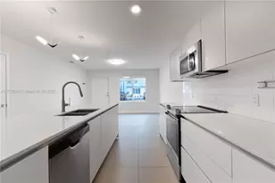 2555 NE 193rd St, Miami, FL 33180 - Photo 12