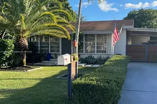 9040 SW 156th St, Palmetto Bay, FL 33157 - Photo 2