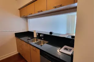 31 SE 5th St, Miami, FL 33131 - Photo 8