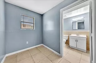 365 NW 8th St, Miami, FL 33136 - Photo 14