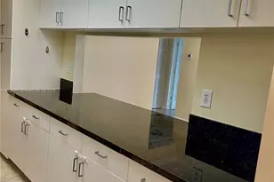 9805 NW 52nd St, Doral, FL 33178 - Photo 8