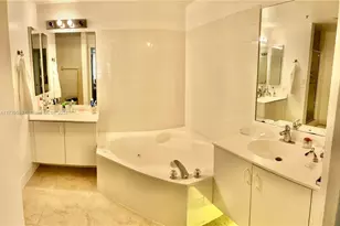 9805 NW 52nd St, Doral, FL 33178 - Photo 12
