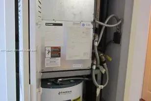 170 SE 14th St, Miami, FL 33131 - Photo 20