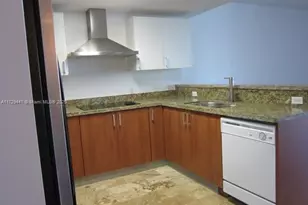 170 SE 14th St, Miami, FL 33131 - Photo 2