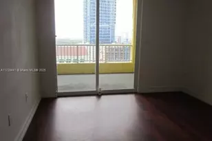 170 SE 14th St, Miami, FL 33131 - Photo 8