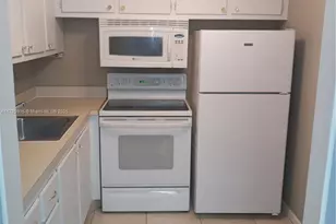 390 Windsor Q, West Palm Beach, FL 33417 - Photo 8