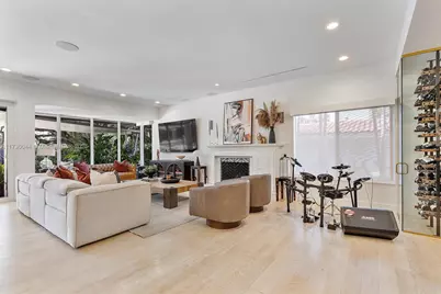 652 NE 105th St, Miami Shores, FL 33138 - Photo 8