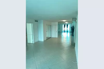 5555 Collins Ave #6T, Miami Beach, FL 33140 - Photo 4