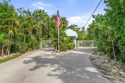 7401 Gulf Of Mexico Blvd #4, Marathon, FL 33050 - Photo 2