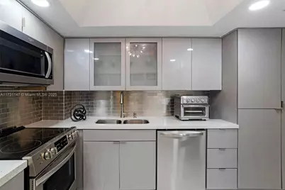 1623 Collins Ave #812, Miami Beach, FL 33139 - Photo 12