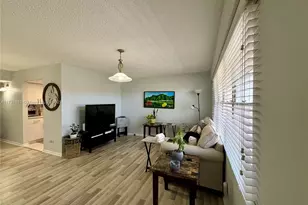 801 SW 133rd Terrace, Pembroke Pines, FL 33027 - Photo 2