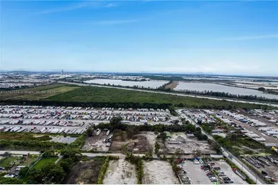 12150 NW 157th St, Hialeah, FL 33018 - Photo 14