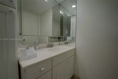600 Parkview Dr #601, Hallandale Beach, FL 33009 - Photo 30