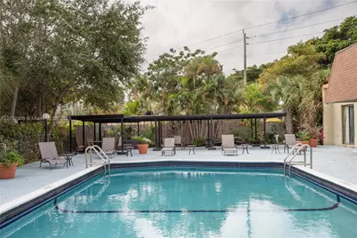 16950 W Dixie Hwy #B320, North Miami Beach, FL 33160 - Photo 1