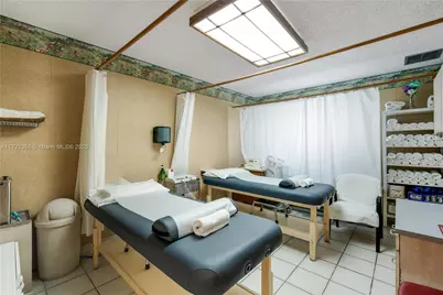 9950 SW 40th St, Miami, FL 33165 - Photo 12