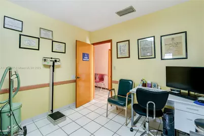 9950 SW 40th St, Miami, FL 33165 - Photo 16