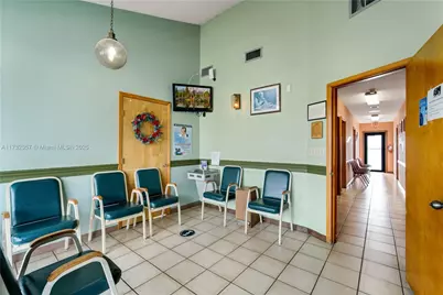 9950 SW 40th St, Miami, FL 33165 - Photo 4