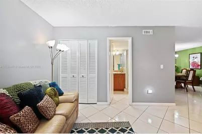 1100 Colony Point Cir #119, Pembroke Pines, FL 33026 - Photo 12