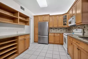 481 Ives Dairy Rd, Miami, FL 33179 - Photo 8