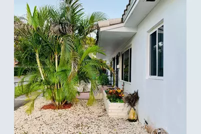 2 NE 45th St, Miami, FL 33137 - Photo 2