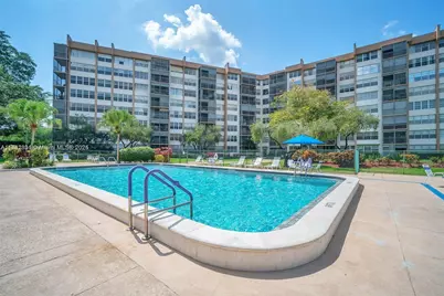 1200 Saint Charles Pl #419, Pembroke Pines, FL 33026 - Photo 14