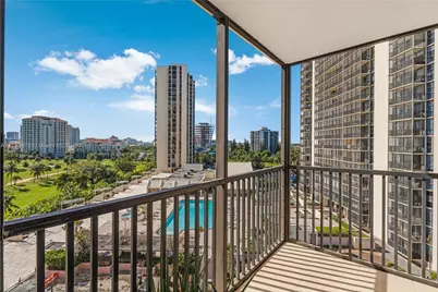 20379 W Country Club Dr #939, Miami, FL 33180 - Photo 8