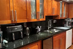 1121 Crandon Blvd, Key Biscayne, FL 33149 - Photo 12