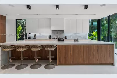 4040 Kiaora St, Miami, FL 33133 - Photo 16