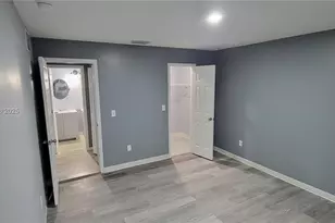 13285 Arbor Pointe Cir, Tampa, FL 33617 - Photo 2