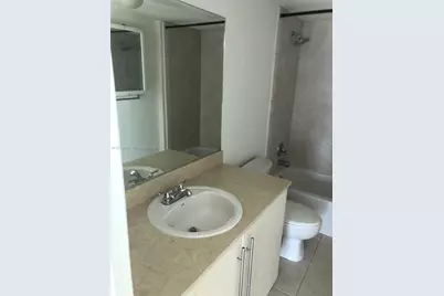 7600 Collins Ave #1008, Miami Beach, FL 33141 - Photo 10