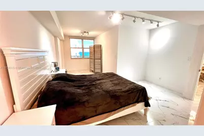 6039 Collins Ave #1210, Miami Beach, FL 33140 - Photo 8