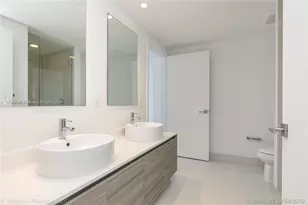 121 NE 34th St, Miami, FL 33137 - Photo 14