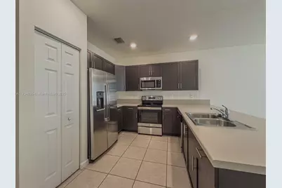 10629 W 32nd Ln, Miami Lakes, FL 33018 - Photo 12