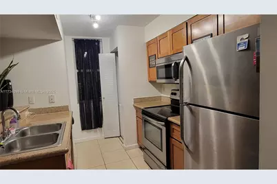 219 NW 12th Ave #1004, Miami, FL 33128 - Photo 4