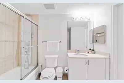1750 N Bayshore Dr #3405, Miami, FL 33132 - Photo 16