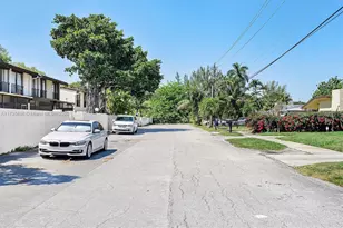 2541 NE 195th St, Miami, FL 33180 - Photo 50