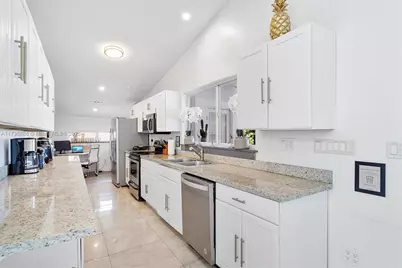 2541 NE 195th St #0, Miami, FL 33180 - Photo 34