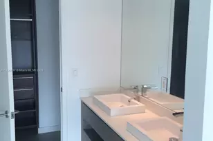 460 NE 28th St, Miami, FL 33137 - Photo 10