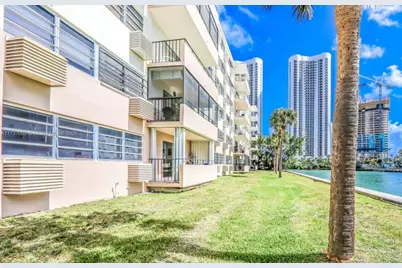 220 Kings Point Dr #106, Sunny Isles Beach, FL 33160 - Photo 4